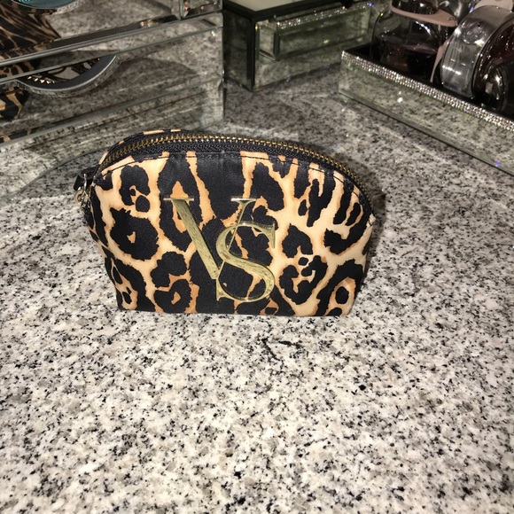 💕Victoria’s Secret Small Cosmetic Pouch💕 - Picture 5 of 5